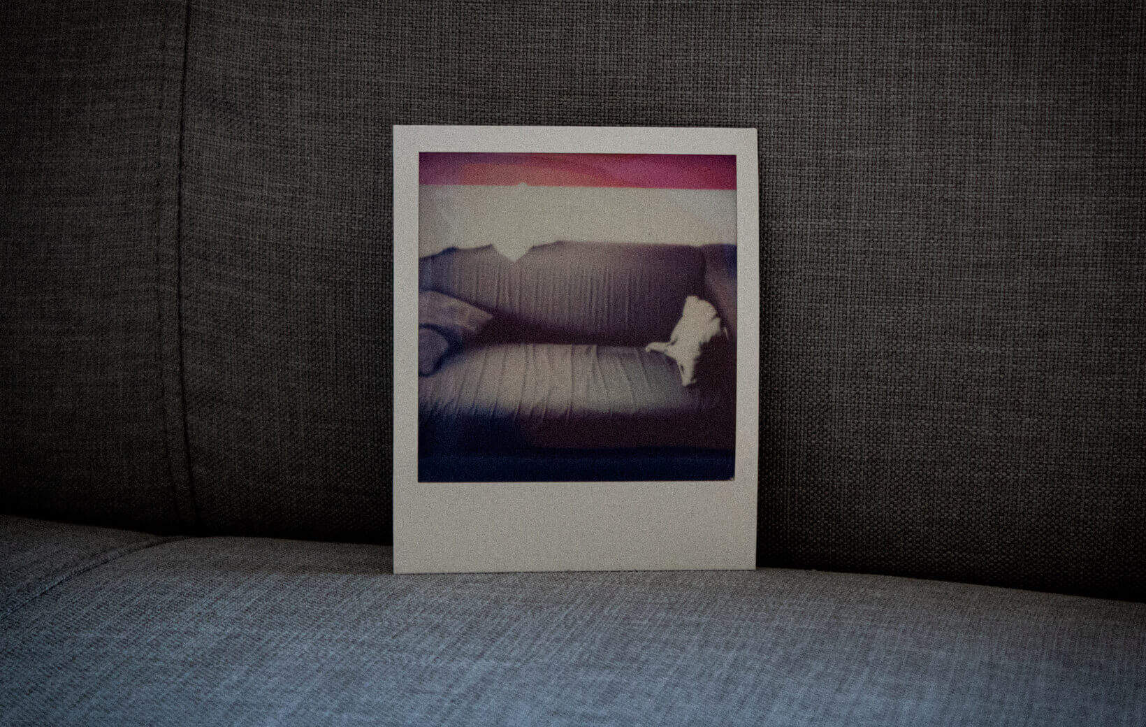 Polaroid mit Sofa